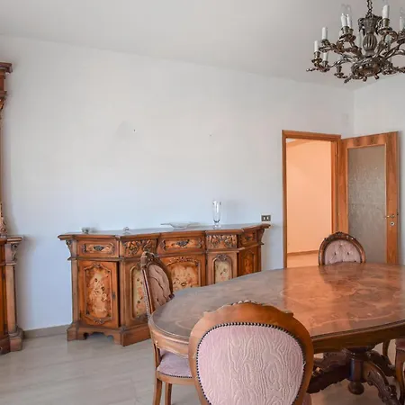 2 Bedroom Beautiful In Apartment *