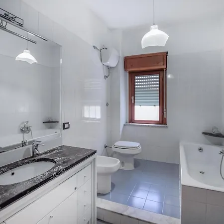 2 Bedroom Beautiful In Apartment