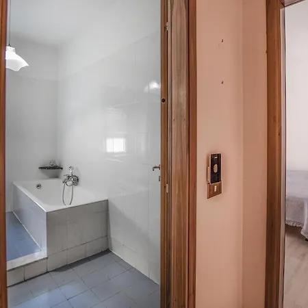 Apartment 2 Bedroom Beautiful In