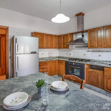 2 Bedroom Beautiful In *