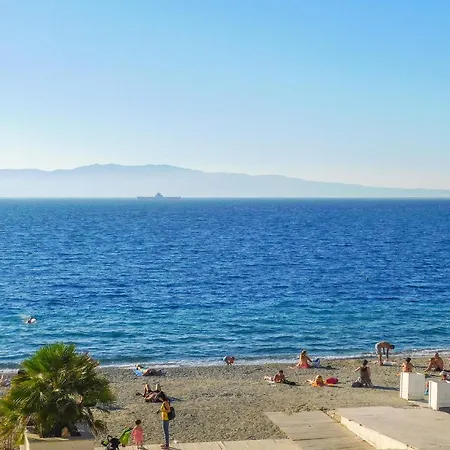 2 Bedroom Beautiful In Apartment Reggio Calabria